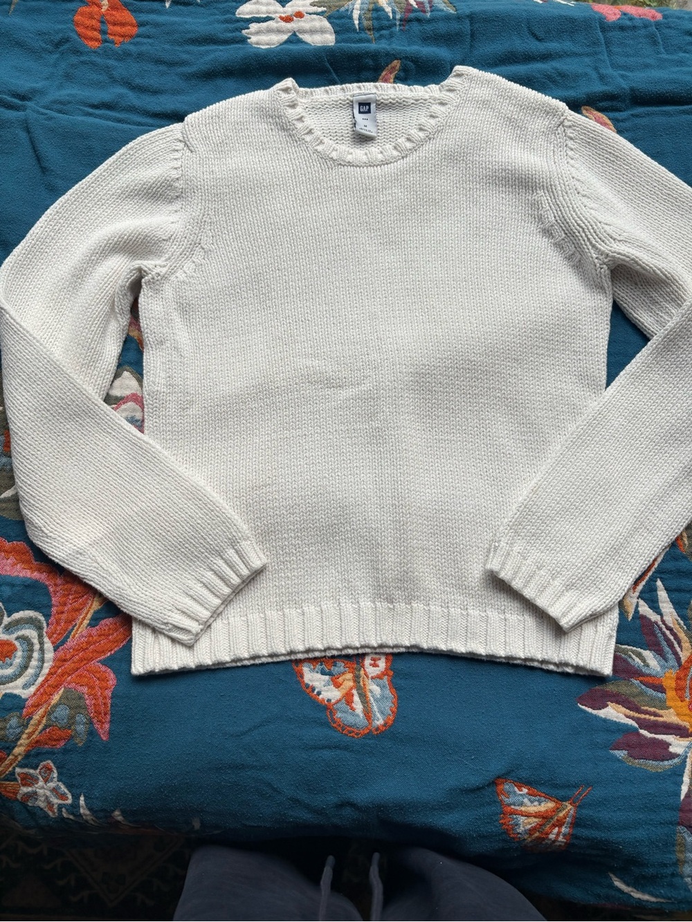 Vintage Gap Women's White Crewneck Sweater